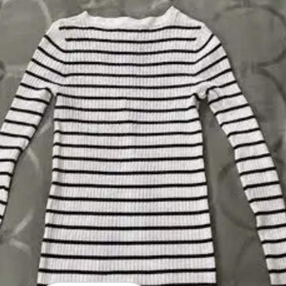 H&M Basics Black and White (XXL) Striped V-Neck Horizontal Casual Cardigan - Picture 2 of 10